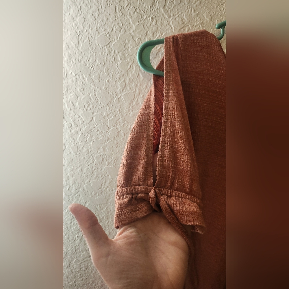 Women's Rust Top with Tie Sleeves - Picture 3 of 6